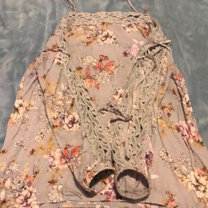 Gimmicks long sleeve cold shoulder!